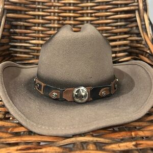 Bullhide NWT Brown Cowboy Hat with Star Band Unisex size small